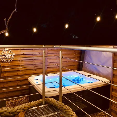 Zirkuswagen Mit Outdoor Whirlpool Und Garten Petershagen-Eggersdorf Экстерьер фото