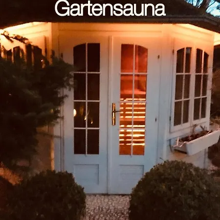 Zirkuswagen Mit Outdoor Whirlpool Und Garten Petershagen-Eggersdorf Экстерьер фото