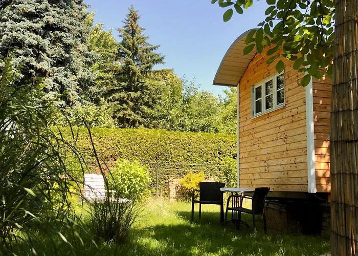 Zirkuswagen Mit Outdoor Whirlpool Und Garten