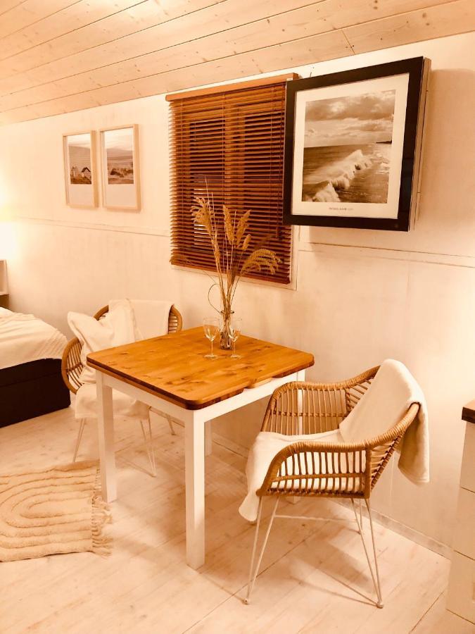 Ferienhaus Zirkuswagen Mit Outdoor Whirlpool Und Garten