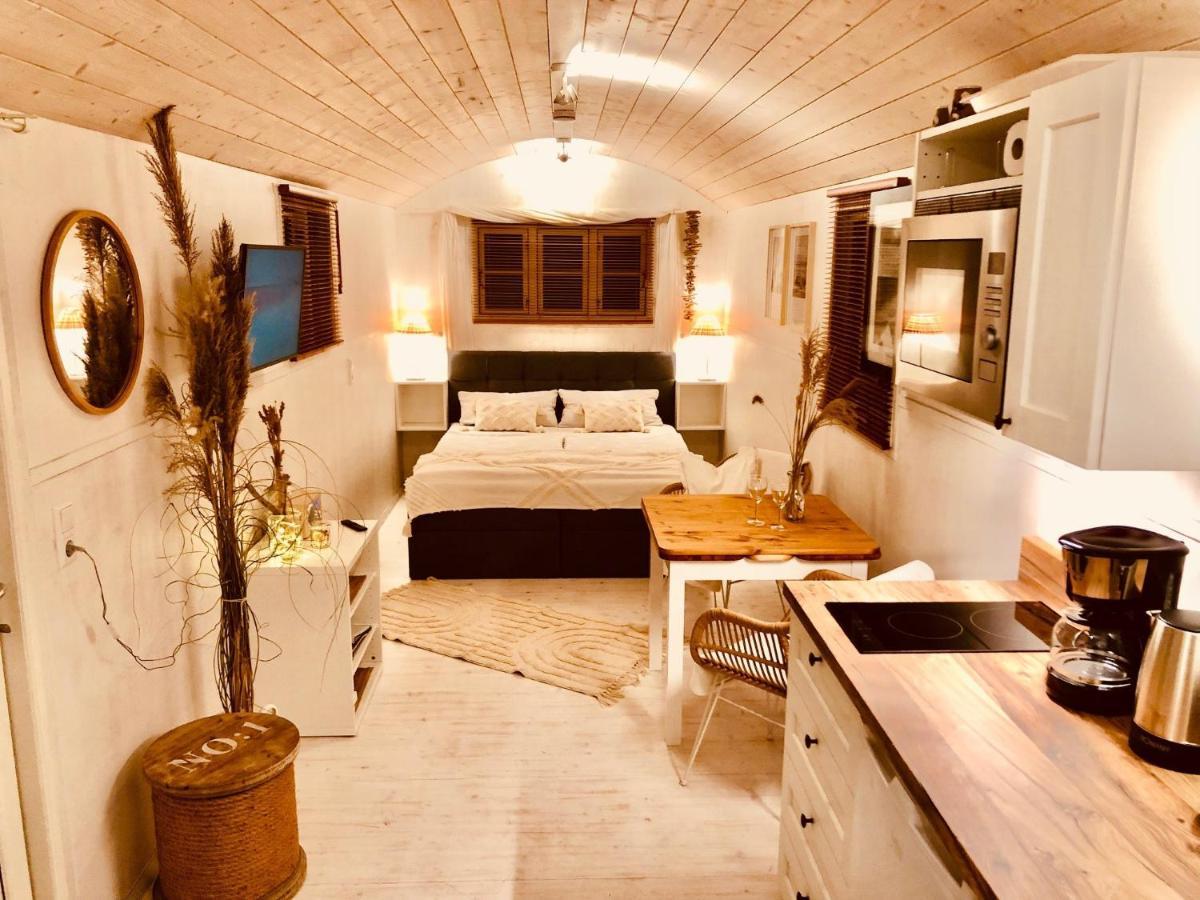 Ferienhaus Zirkuswagen Mit Outdoor Whirlpool Und Garten