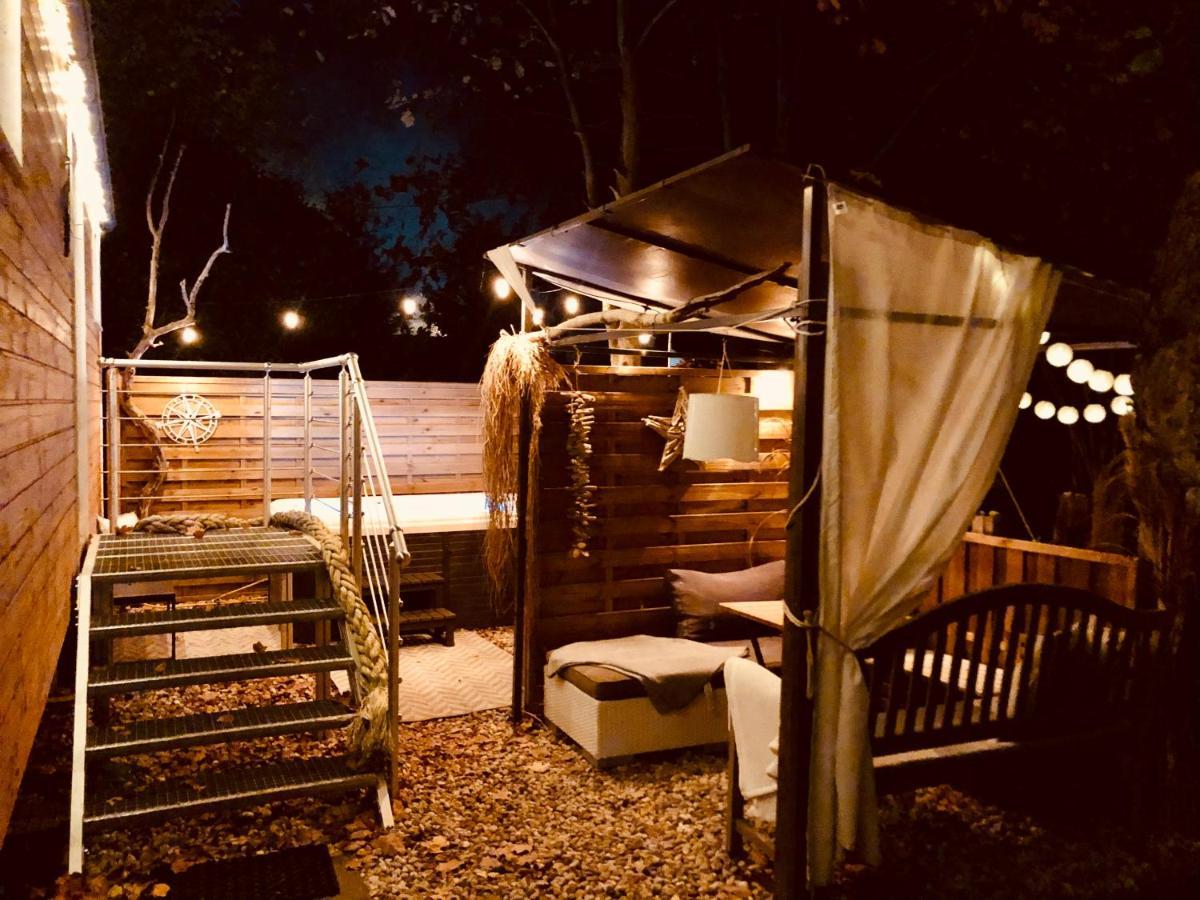Zirkuswagen Mit Outdoor Whirlpool Und Garten Ferienhaus *