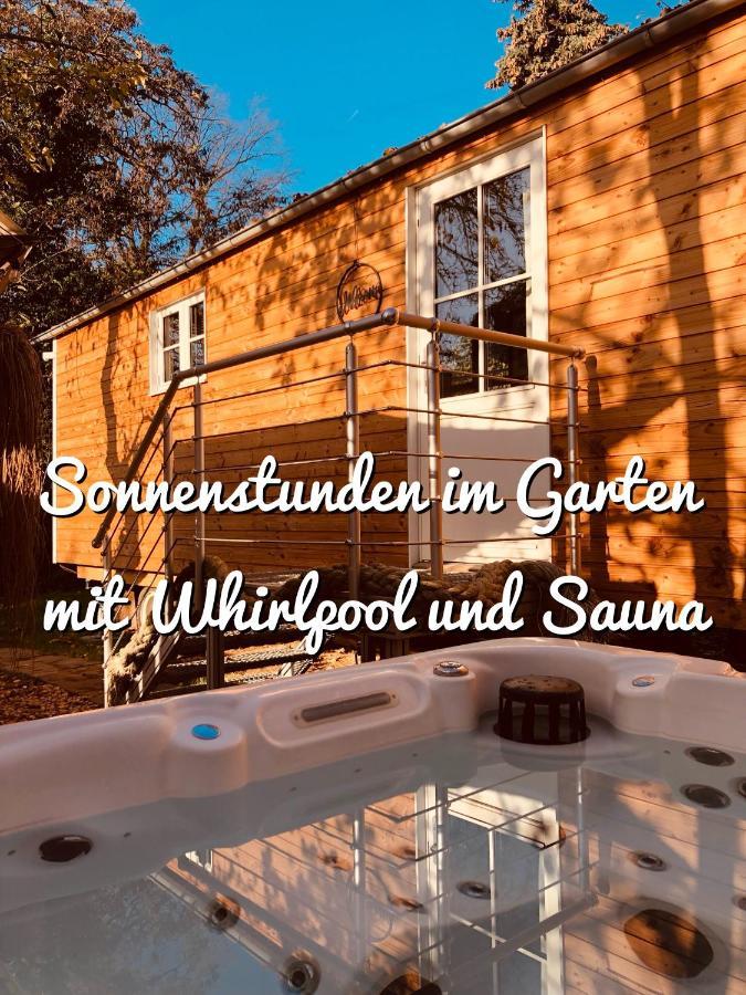 Zirkuswagen Mit Outdoor Whirlpool Und Garten